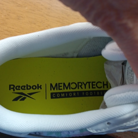 Womens Reebok Fancy White Sneakers - Picture 5 of 6